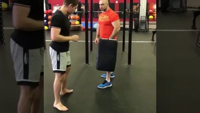 Лоу-Кик, отработка по макиваре. смотреть онлайн