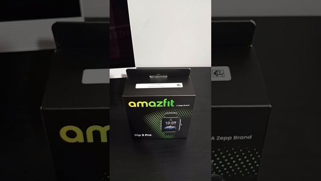 UnBoxing and Review of the Amazfit Bip 3 Pro Smart Watch.