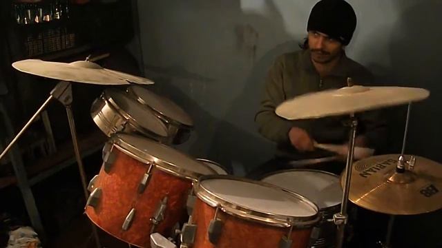 На барабанах в гараже смотреть онлайн