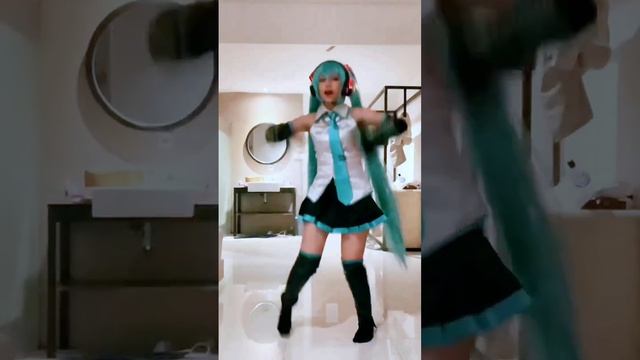 Miku dancing to Ievan Polkka - Vocaloid Cosplay - [IceTea Cosplayer]