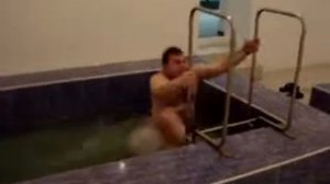 Мужик в бане прикол))))