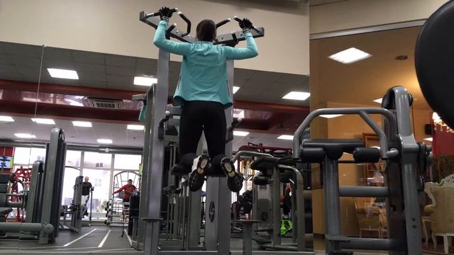 Подтягивания в тренажёре широким хватом смотреть онлайн