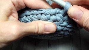 Корзинка крючком из трикотажной пряжи. Узор елочка.