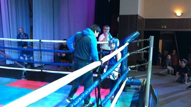 Открытый ринг по кикбоксингу Никуша дерётся два года старше и три кг,тяжелее ничья смотреть онлайн