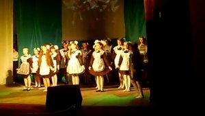 танец школьниц