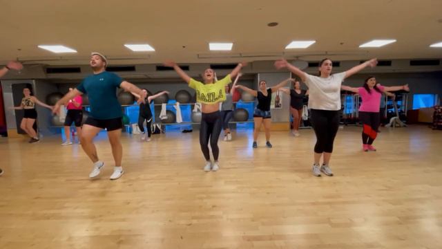 Bonita De Mas- Erreway \\ Zumba with Gal Sciaky смотреть онлайн