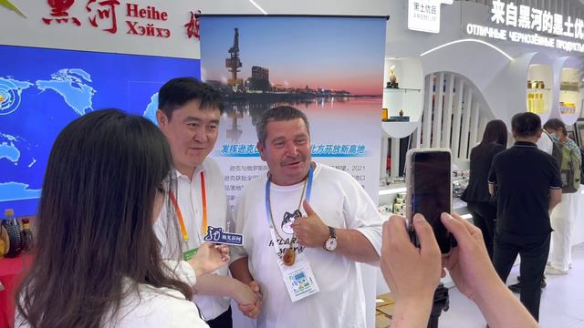 Китайский блогер «со славянской внешностью» из уезда Сюнькэ приехал в Харбин продвигать