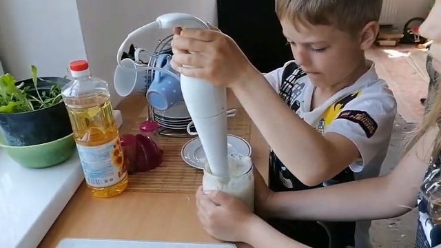 Готовим сырно-чесночный соус и картофельные-мясные шарики. #сырныйсоус#соусдлямяса#соуссвоимируками