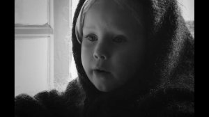 "Выбежала девочка из дома"