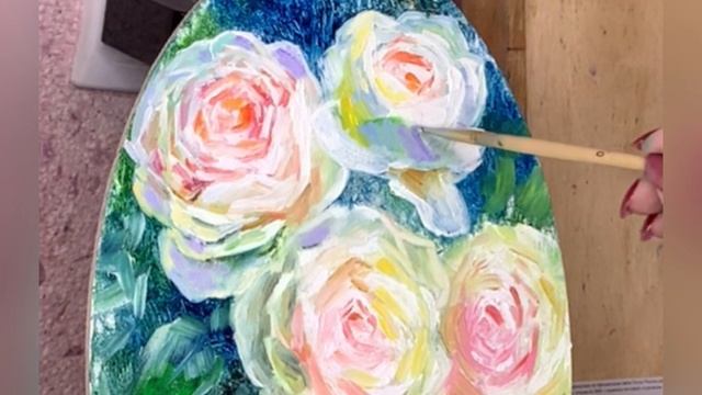 Белые розы - миниатюра на овальном холсте. Художник Татьяна Устьянцева. смотреть онлайн