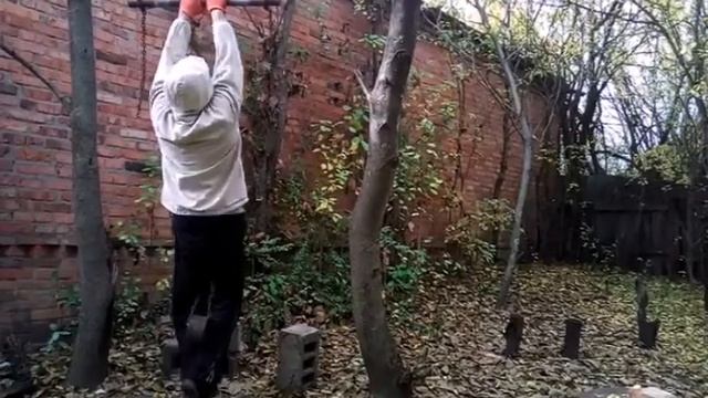 Подтягивания узким хватом на вращающемся турнике 50мм, 4 по 5 с весом 15 кг. Свой вес 107кг смотреть онлайн