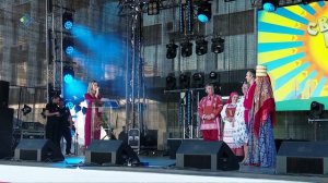 В День России в Сыктывкаре на Стефановской площади сыграли свадьбу года