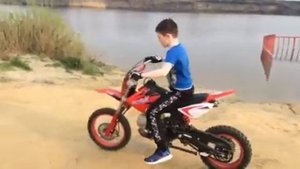 Пуск двигателя питбайка KXD 607, ребенку 9 лет