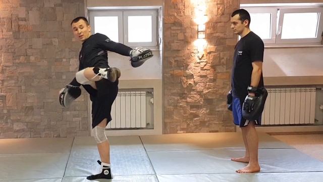 Удары ногами в прыжке. Зачем и как? смотреть онлайн