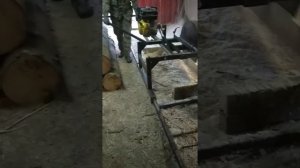 Самодельная Дисковая пилорама с бензиновым двигателем.