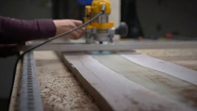 EPOXY RIVER TABLE // DIY Walnut Wood Restoration смотреть онлайн