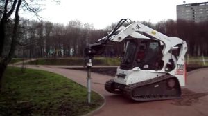 Установка винтовой опоры (фундамента) гидробуром на базе "Бобкет 300".