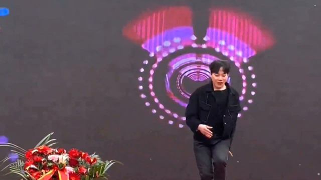 🌲🎅☃️🎯🔘♫Механический танец🔝《Тема Третья》❄️《科目三》🔴Зажигает Чжу Кайхун💘朱開紅❉и другие✿💃С Новым Годом❗🎶♬🎹💘 смотреть онлайн