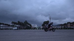 Бёрнаут восьмерка на мотоцикле