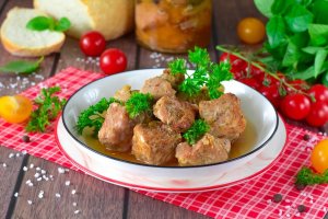 КАК ПРИГОТОВИТЬ МЯСО В БАНКЕ В ДУХОВКЕ
