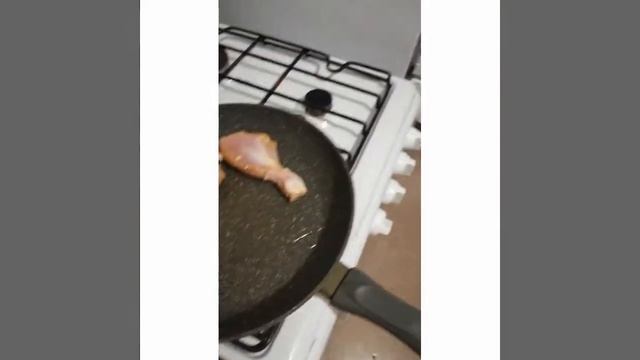Рецепт вкуснейшей курочки. Куриные голени по особенному)