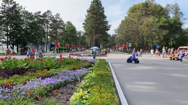 #1205 Хабаровск с Ниной и Даней Кормим голубей Гоняем на байке смотреть онлайн