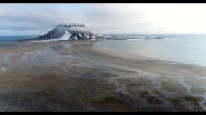 Домик Эйры. Остров Белл. Архипелаг Земля Франца-Иосифа. Eira house. Bell island. Franz Josef Land.