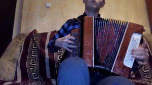 Расцвела под окошком белоснежная вишня.