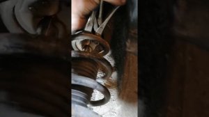 Как открутить закисшую ржавую гайку штока амортизатора стойки шаран.