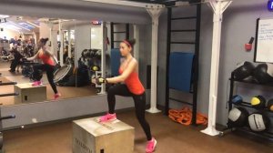 Зашагивания на тумбу с выпадом назад