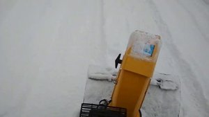 Снегоуборочная машина "Кама СУ56-6НД" в работе.