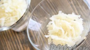 Салат из печени трески с маринованными огурцами