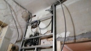 Сборка шкафа для распределительного щитка и слаботочного оборудования. Часть 4. Причесывание кабеле