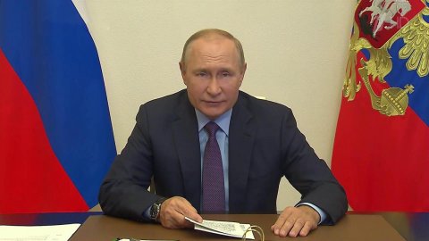 Владимир Путин провел совещание, на котором говорили об устойчивости бюджета РФ