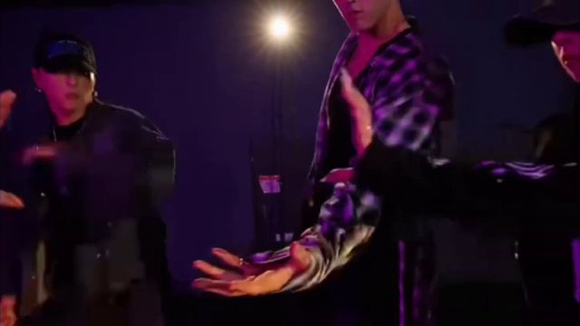 Kard- Cake. Текст песни и перевод #kpop #skz #рекомендации #кпоп смотреть онлайн