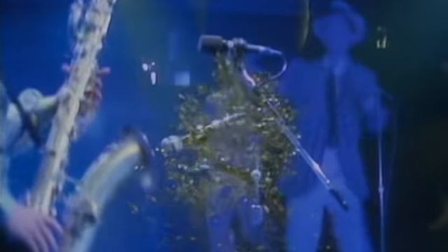 David Bowie - Modern Love (Official Video) смотреть онлайн