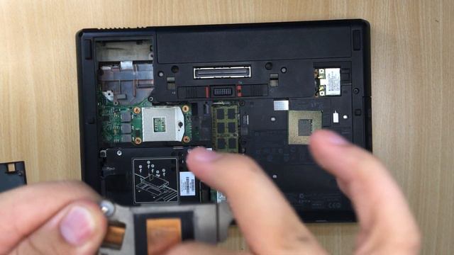 Dizüstü Bilgisayar Termal Macun Değişimi смотреть онлайн