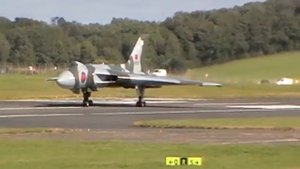 ``VULCAN HOWL```AVRO VULCAN B.2 , XH558 G-VLCN TAKE-OFF and HOWL from Prestwick