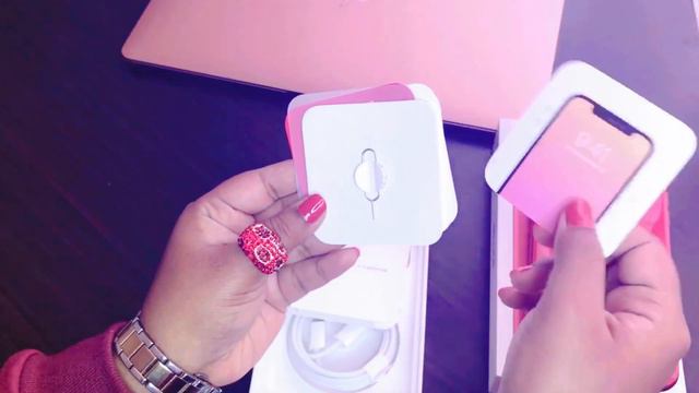 iPhone 11 Unboxing - Product RED смотреть онлайн