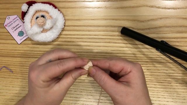 Дед мороз  крючком мастер класс часть 1 по вязанию магнитика, подвески. Игрушка на ёлку.