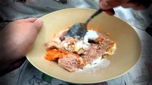 Куриные котлеты с морковью и сметаной (в духовке).