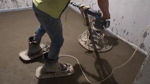 Профессиональная шлифовка полусухой стяжки пола.