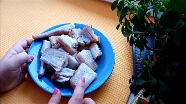 ?НАШЛА В СВЕТОФОРЕ СВЕЖЕМОРОЖЕНЫЙ МИНТАЙ ЗА 73 РУБЛЯ, КУПИЛА ЦЕЛЫЙ ПАКЕТ?ПОДАВАТЬ БУДУ С ПЛОВОМ смотреть онлайн