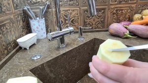 Как быстро почистить кабачки и вынуть семечки ?