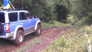 Toyota Hilux Surf 185 экстримальный спуск с горки