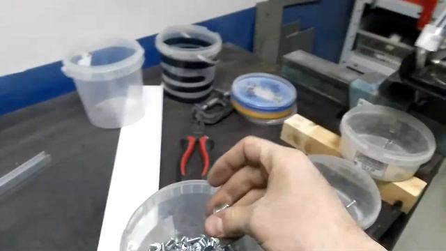 Простое устройство для сортировки саморезов по длине