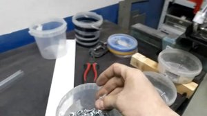 Простое устройство для сортировки саморезов по длине
