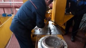 Испытание гидравлического домкрата ДГП-200-160