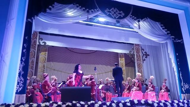 И.Штраус Куплеты Адели из оп - "Летучая мышь". Махаббат Мухамеджанова и парад дирижеров 2017 смотреть онлайн