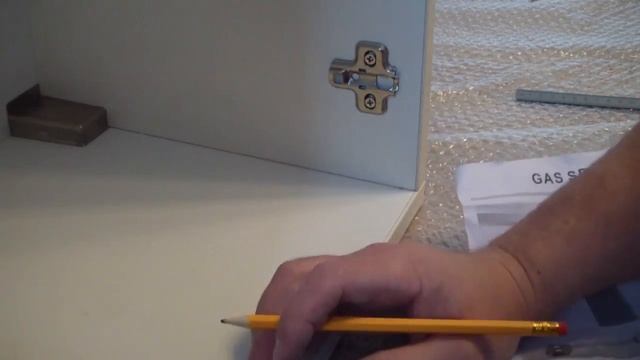 Собираем кухонную колонку на полкодержатели "рафикс". Установка подъёмного механизма газ-лифт.10-й смотреть онлайн